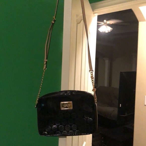 Michael Kors crossbody- only used once - Picture 2 of 4